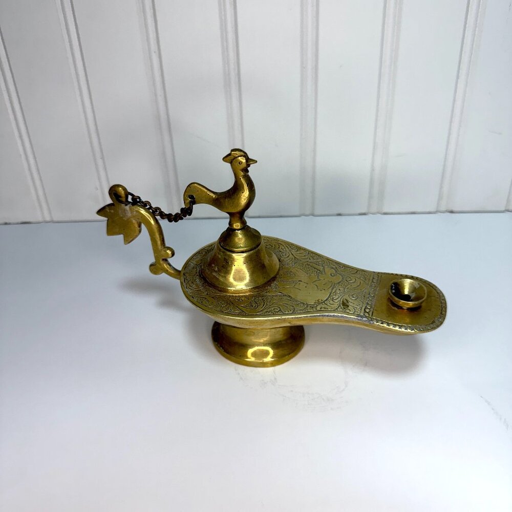 Vintage Brass Genie-Style Oil Lamp with Rooster Finial – Ornate Etched Design